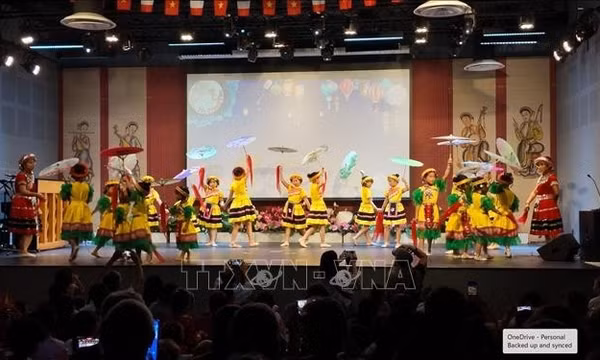 Gìn giữ hồn Việt qua ngày hội Trung thu tại Pháp