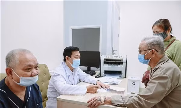 Khám sức khỏe toàn dân - Bài 1: Thay đổi thói quen 'có bệnh mới đi khám'