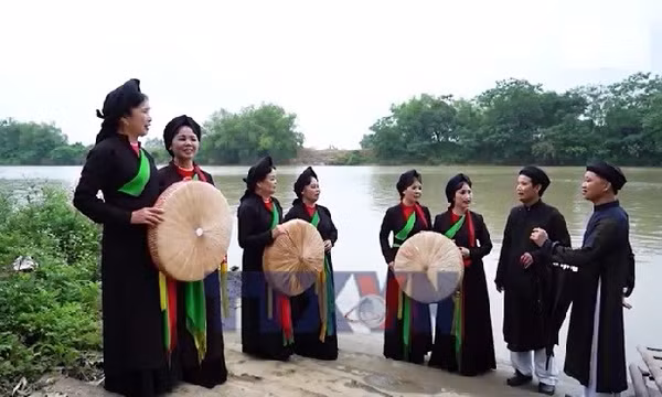 Thông điệp lịch sử: Câu hát dân ca níu chân người về