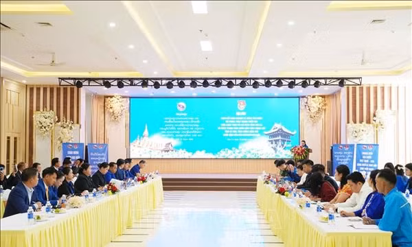 Trao đổi kinh nghiệm công tác Đoàn giữa Sơn La (Việt Nam) với các tỉnh của Lào