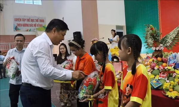 Mang Trung thu trọn vẹn cho trẻ em có hoàn cảnh đặc biệt