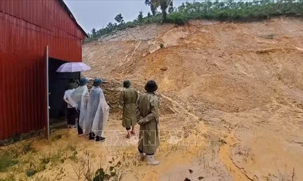 Mưa lớn gây sạt lở nhiều tuyến đường ở Lào Cai