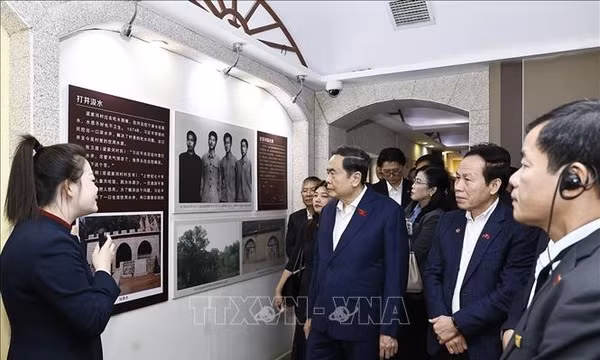 Chủ tịch Quốc hội Trần Thanh Mẫn thăm Khu di tích Lương Gia Hà