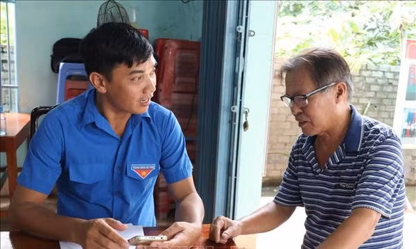 Xây dựng chính quyền phụng sự nhân dân
