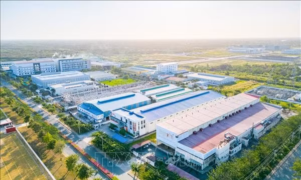 Chuyển đổi mô hình sản xuất theo hướng xanh và thông minh
