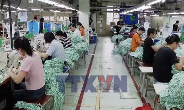 Bộ Nội vụ đồng ý đề xuất nâng vùng lương tối thiểu tại 7 tỉnh, thành