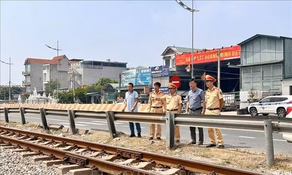 Ngăn nguy cơ tai nạn đường sắt từ những lối đi tự mở