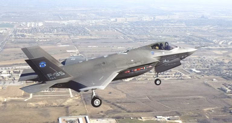 Ông Trump vẫn không hài lòng về chi phí sản xuất F-35 ảnh 1