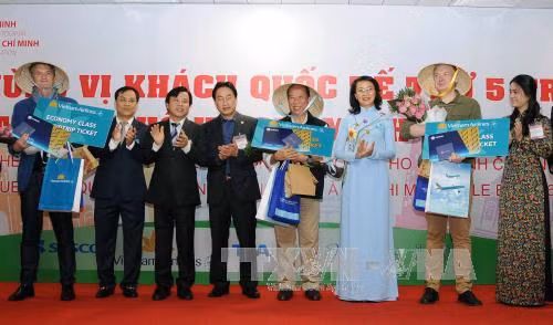 TP Hồ Chí Minh đón vị khách quốc tế thứ 5 triệu ảnh 1