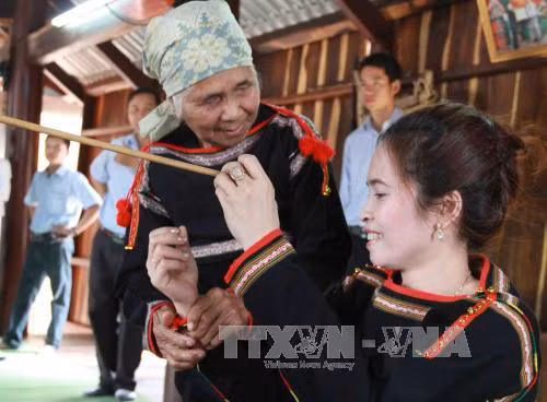 Cấp thiết giữ gìn văn hóa cổ truyền các dân tộc thiểu số ảnh 1