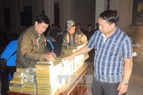 Bắt quả tang vụ vận chuyển trái phép 300 bánh heroin ảnh 1