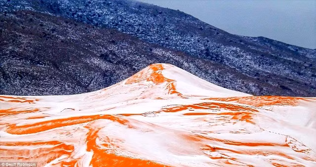 Ngắm tuyết rơi trên sa mạc Sahara đẹp “mê li” ảnh 4
