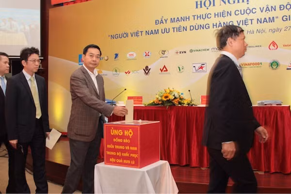 Vietnam Airlines ủng hộ đồng bào miền Trung 2,1 tỷ đồng ảnh 1