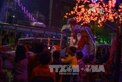 Không khí đón Giáng sinh rộn ràng lan tỏa muôn nơi ảnh 1