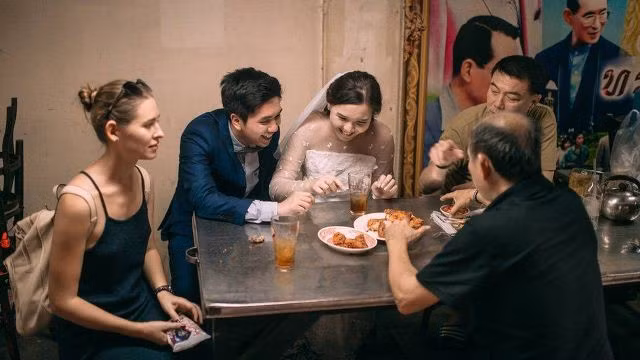 Lang thang ăn uống: Bộ ảnh cưới đốt nóng mạng xã hội Thái Lan ảnh 4