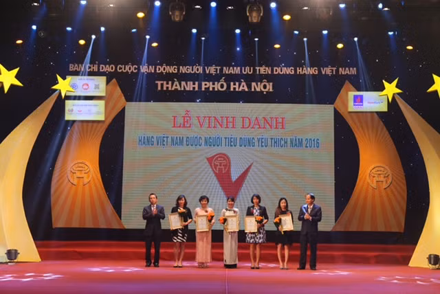 Bình nước nóng Rossi lọt Top 5 hàng Việt được người tiêu dùng yêu thích năm 2016 ảnh 2