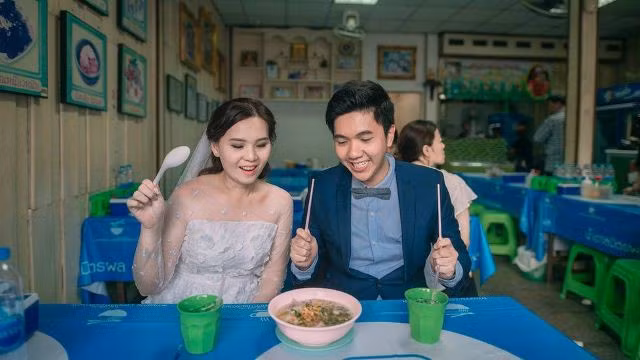 Lang thang ăn uống: Bộ ảnh cưới đốt nóng mạng xã hội Thái Lan ảnh 3