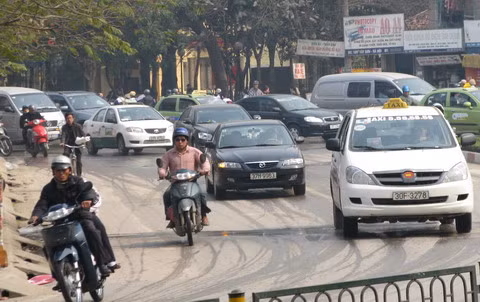 Thu phí ô tô, xe máy gấp 10 lần giá trị xe? ảnh 1