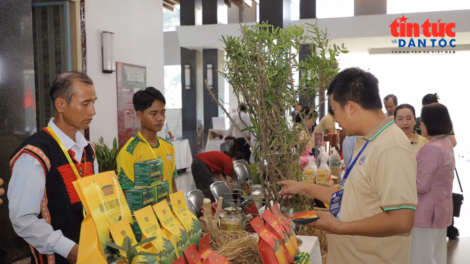 Nâng giá trị tài nguyên bản địa, tạo sinh kế bền vững