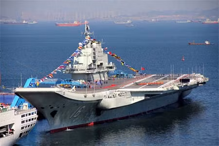 Trung Quốc giao tàu sân bay đầu tiên cho quân đội ảnh 1
