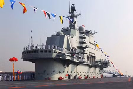 Hải quân Trung Quốc nhận tàu sân bay đầu tiên ảnh 2