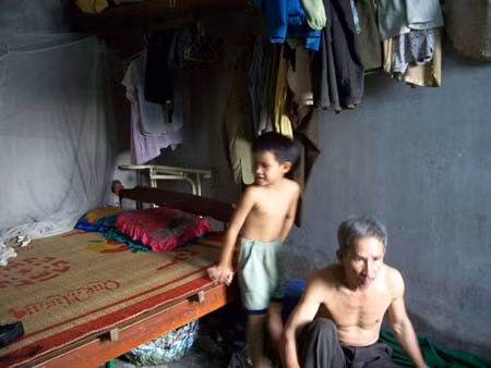 'Đen đời' nghề bán than đêm ảnh 2