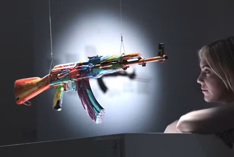 Súng AK-47 ra mắt 'hòa bình' tại London ảnh 7