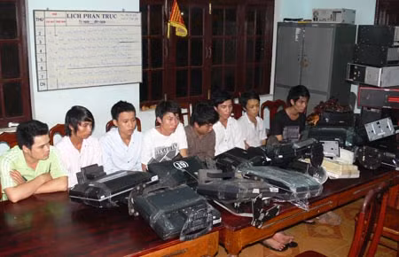 Mở hiệu sửa chữa điện tử để trộm máy tính ảnh 1