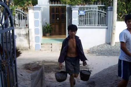 Những người “tay làm, hàm nhai”-Kỳ 1: Đời thợ hồ ảnh 1