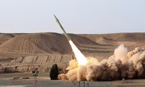 Iran 'tung' tên lửa tầm ngắn, máy bay không người lái thế hệ mới 