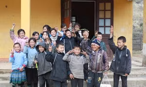 Tiếp sức cho trẻ em vùng cao và người khuyết tật