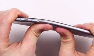 iPhone 6, 6 Plus bị chê 'dễ cong vênh'
