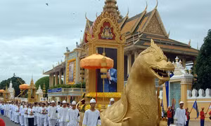 Nghi lễ rước tro cốt cựu Vương Norodom Sihanouk