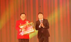 Doanh nhân Trần Quí Thanh đón nhận Huân chương Lao động hạng Ba