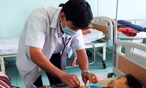 Vụ đồ chơi phát nổ: 6 học sinh phải nhập viện trở lại 