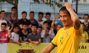 Bóng đá “phủi” - chuyên nghiệp cũng phải chào thua