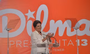 Tổng thống Rousseff trả lời phỏng vấn báo chí về kết quả vòng một bầu cử tổng thống Brazil hôm 5/10 (ảnh: Agencia Brasil)