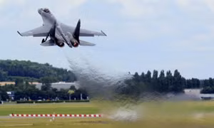 Chiến đấu cơ Su-35S Nga vượt trội F-22 Mỹ điểm nào?