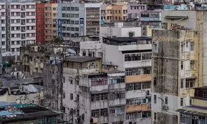 Cuộc sống bấp bênh trên nóc nhà Hong Kong 
