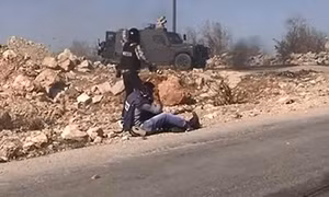 Hai phóng viên AP trúng đạn cao su của Israel