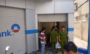 Trộm đột nhập chi nhánh Vietinbank lấy két sắt và 3 xe máy