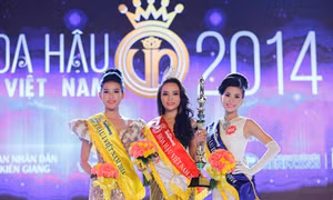 Thị phi hoa hậu, chuyện buồn nói mãi...