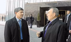  Kazakhstan "tai bay vạ gió" từ khủng hoảng Kyrgyzstan