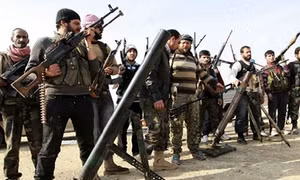 Hàng trăm phiến quân đầu hàng chính phủ Syria