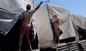 Nhóm xe cứu trợ đầu tiên của Nga đã tới Lugansk