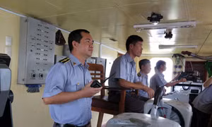 Tổ quốc trên vai người Thuyền trưởng