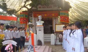Rồng vàng bên dòng Cửu Long