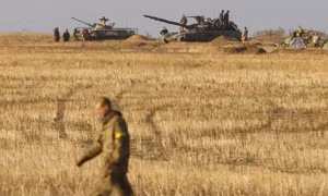 Quân đội Ukraine sẵn sàng rút trọng pháo khỏi vùng chiến sự 