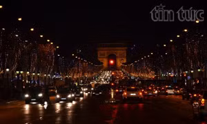 Giáng sinh trên Đại lộ Champs Elysées