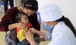 Lưu ý khi đưa trẻ đi tiêm vắcxin sởi - rubella